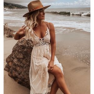 Paradise Island Scalloped Lace Maxi - Vanilla